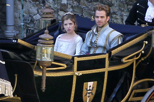  Chris Pine and Anna Kendrick,Into the Woods
