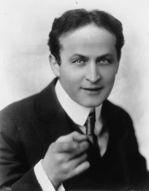 Harry Houdini -Erik Weisz- Ehrich Weiss -Harry Weiss(March 24, 1874 – October 31, 1926