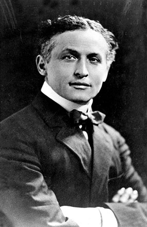 Harry Houdini -Erik Weisz- Ehrich Weiss -Harry Weiss(March 24, 1874 – October 31, 1926