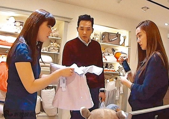 Jessica and Tyler Kwon shopping for baby clothes