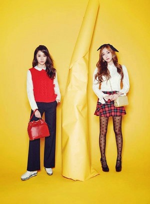 Jessie(ex-member)and her sister krystal f(x)pose for lapa