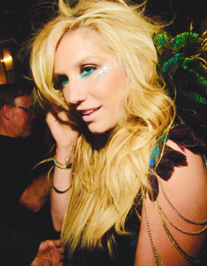  Kesha người hâm mộ Arts