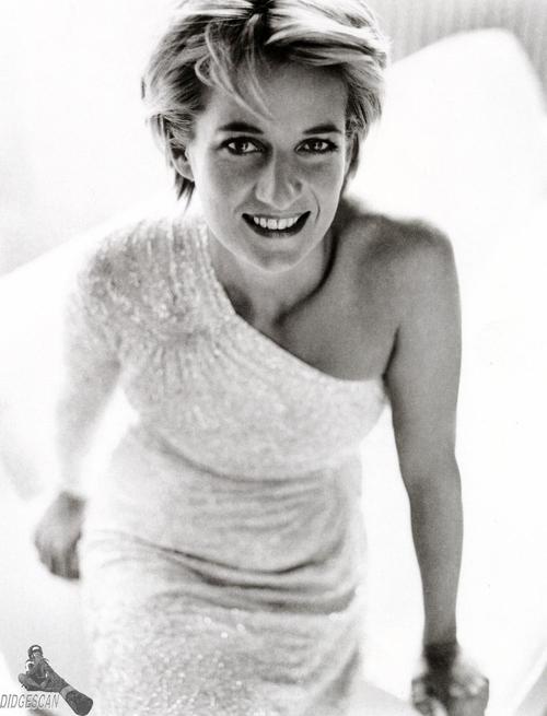  Princess Diana photographed oleh Mario Testino
