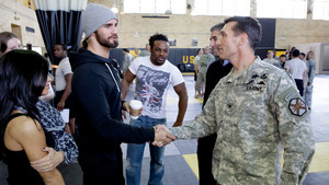  डब्ल्यू डब्ल्यू ई Superstars Visit the US Army Combatives School