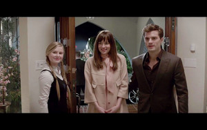  Anastasia meets Christian's family