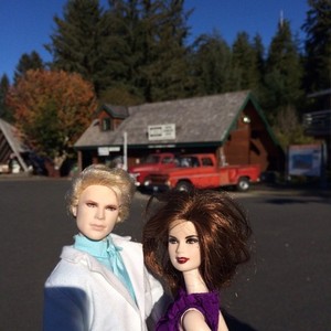 Carlisle and Esme dolls in Forks
