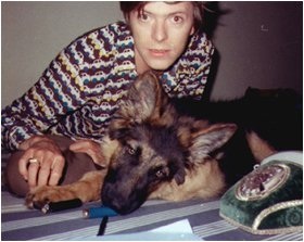  David Bowie with doggy. <3