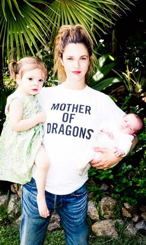  Drew with her daughters