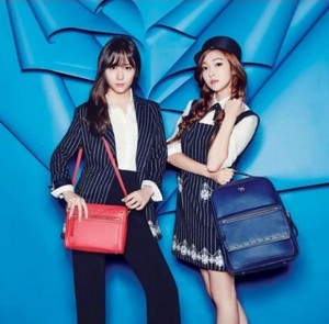  Jessica and Krystal's 'LAPALETTE' spring handbag pictorial