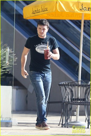 Josh Hutcherson Licks His smoothie Cup With No Shame