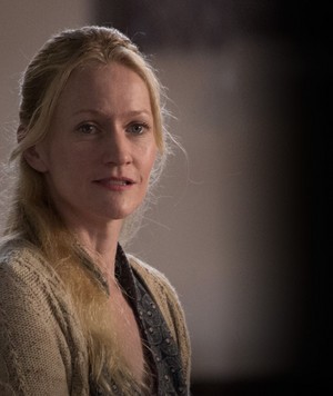  Paula Malcomson as Katniss' Mother in The Hunger Games