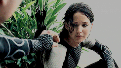  Peeta/Katniss Gif - Catching feu