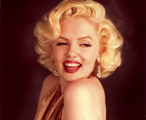  Pretty Marilyn In Golden Dress