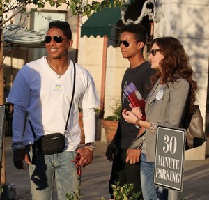  jermaine jackson with son jaafar jackson at the commons in calabasas