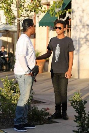  jermaine jackson with son jaafar jackson at the commons in calabasas