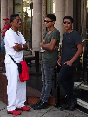  jermaine jackson with sons jaafar jackson and jermajesty jackson at the commons in calabasas