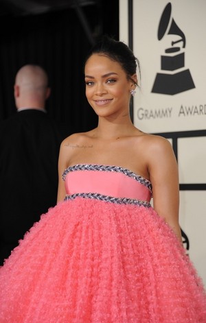  Rihanna @ the 2015 GRAMMYs Red Carpet