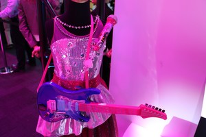  búp bê barbie in Rock'n Royals Costume