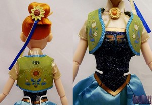  Closer Look at the Disney Store Nữ hoàng băng giá Fever Anna classic doll