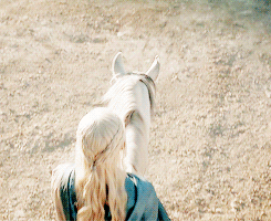  Daenerys gifs♥