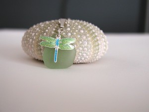  Dragonfly নেকলেস with real Sea Glass