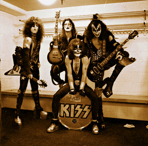  吻乐队（Kiss） 1976