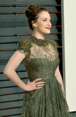 Kat Dennings attends the 2015 Vanity Fair Oscar Party hosted by Graydon Carter (feb 22, 2015) 