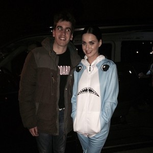  Katy and a fan