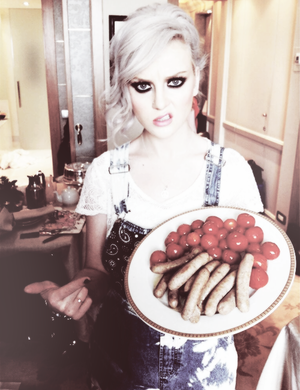  Perrie Edwards
