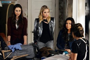  Pretty Little Liars - Episode 5.21 - Bloody Hell - Promo Pics