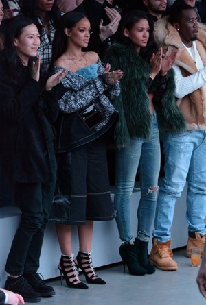  Rihanna at Adidas Originals x Kanye West YEEZY SEASON 1 fashion montrer