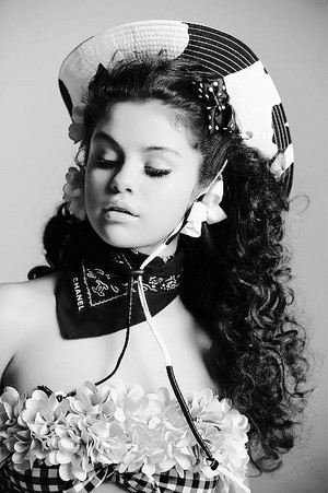  Selena for the V94 2015 Issue of V Magazine