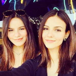  Victoria Justice and Madison ビール