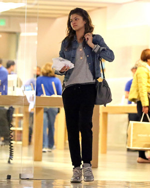 Zendaya shopping at the Apple Store in Beverly Hills (February 27th)