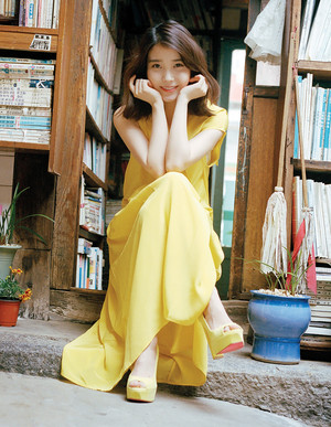  [OFFICIAL] IU（アイユー） – Concept 写真 For ‘Flower Bookmark’ 1040x1350