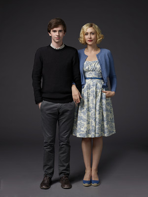  Bates Motel Season 3 Norman and Norma Bates Official Pictures