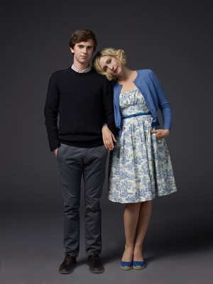  Bates Motel Season 3 Norman and Norma Bates Official Pictures