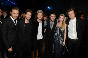  Emma Roberts and One Direction