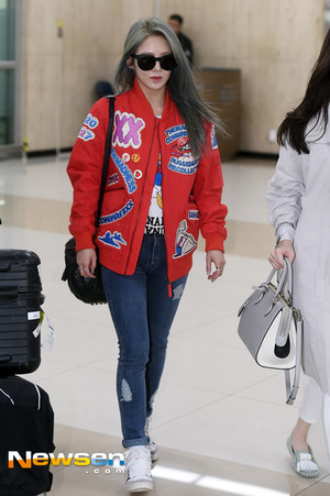  Hyoyeon at the airport