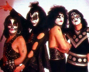  吻乐队（Kiss） 1975