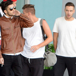  Love the way that liam is looking at Zayn :D