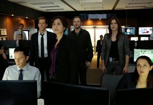  THE FOLLOWING PROMOTIONAL 사진 3x02 BOXED IN