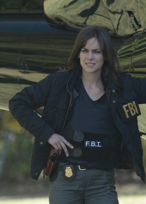  THE FOLLOWING PROMOTIONAL foto-foto 3x02 BOXED IN