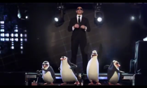 The Penguins of Madgascar in 音乐会 with Pitbull