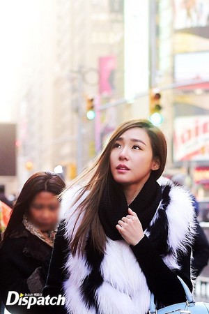  Tiffany strolling in New York