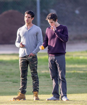  Tyler Posey and Dylan O’brien on the set of “Teen Wolf”