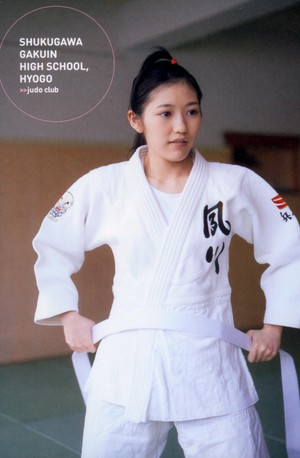  Watanabe Mayu Photobook 'Seifuku Zukan Saigo no Seifuku'