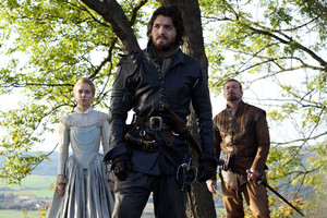  Queen anne with athos and treville