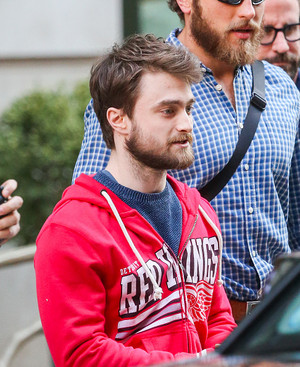  (Exclusive) Daniel Radcliffe Spotted in NYC! (Fb.com/DanieljacobRadcliffeFanClub)