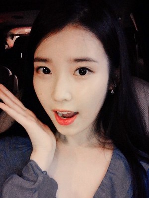 [FROM. ‪IU‬] 150410 19:19 KST New selca IU posted in her fancafe